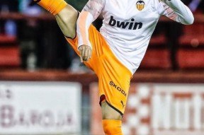 bob体育官网-莫尔迪亚尔完成绝杀，带领朗斯取胜的简单介绍