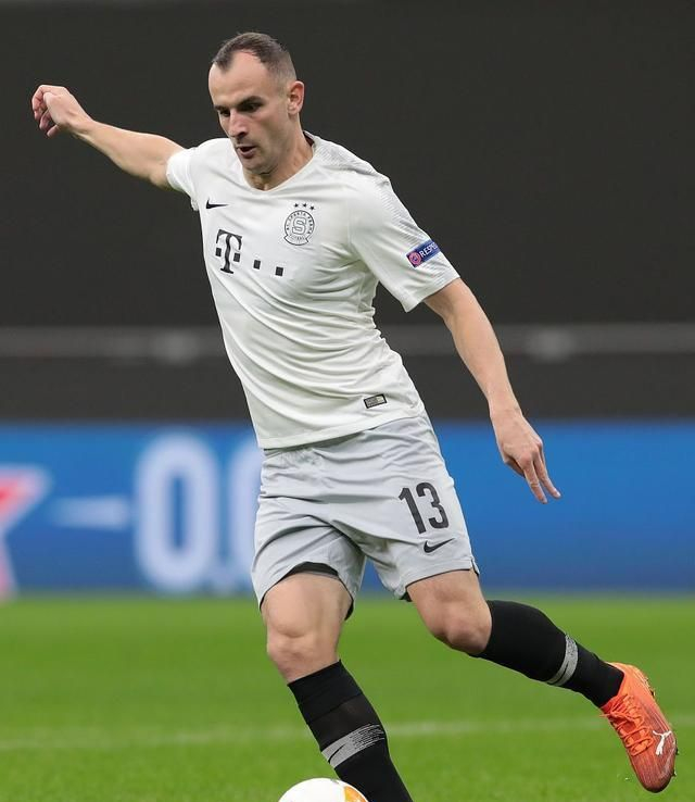 bob体育官方-大连一方客场遭遇惨败，球队排名继续下滑  第2张