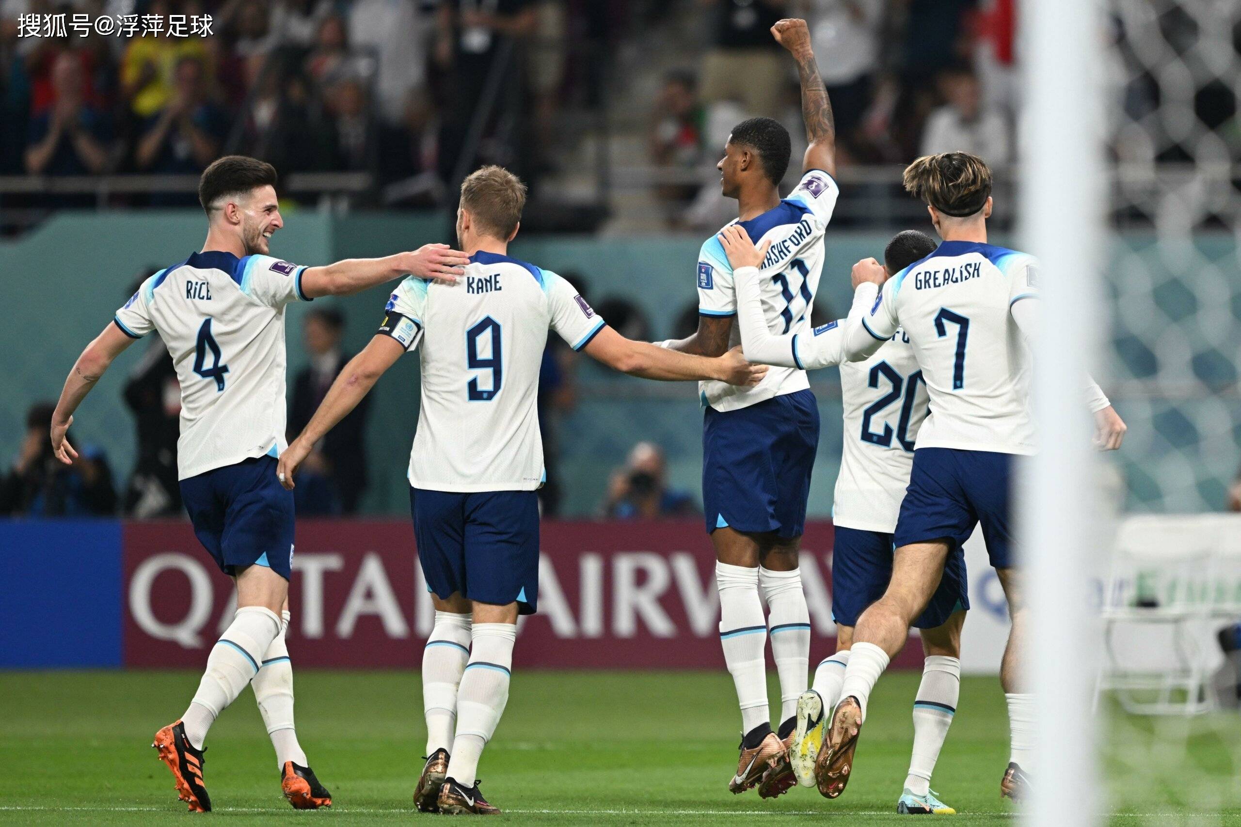 bob体育-英格兰队球员在比赛中力克对手取得胜利是哪一年  第2张